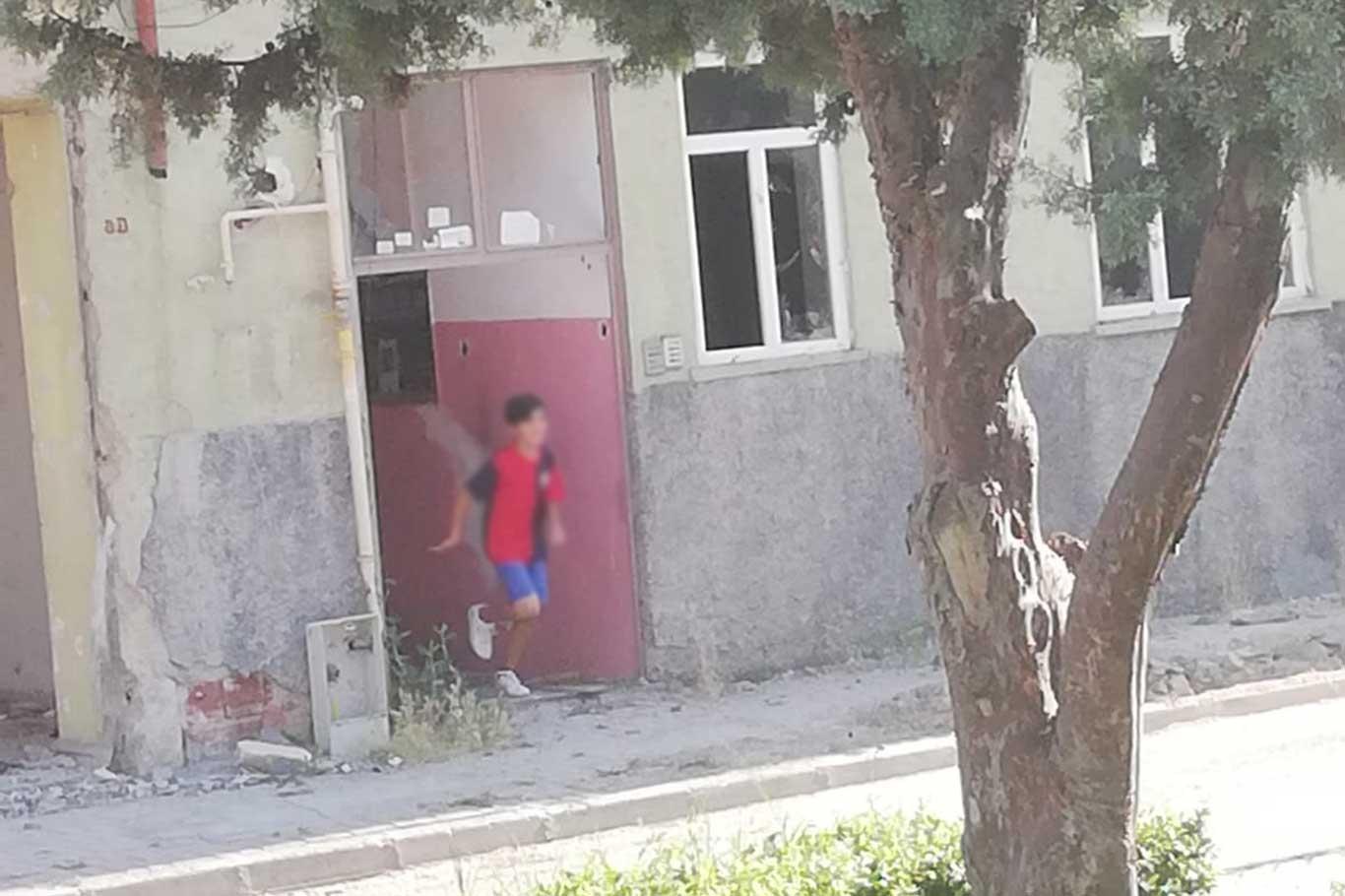 Yıkılmayan ağır hasarlı binalar ahlaksızlık, alkol ve uyuşturucu yuvasına döndü